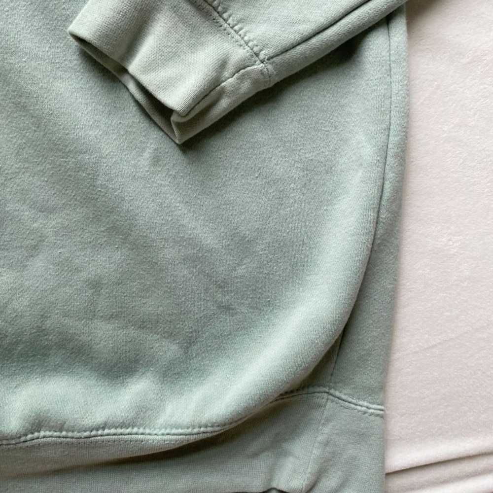 Green white pastel Sorrento Italy embroidered crewneck - Picture 5 of 7